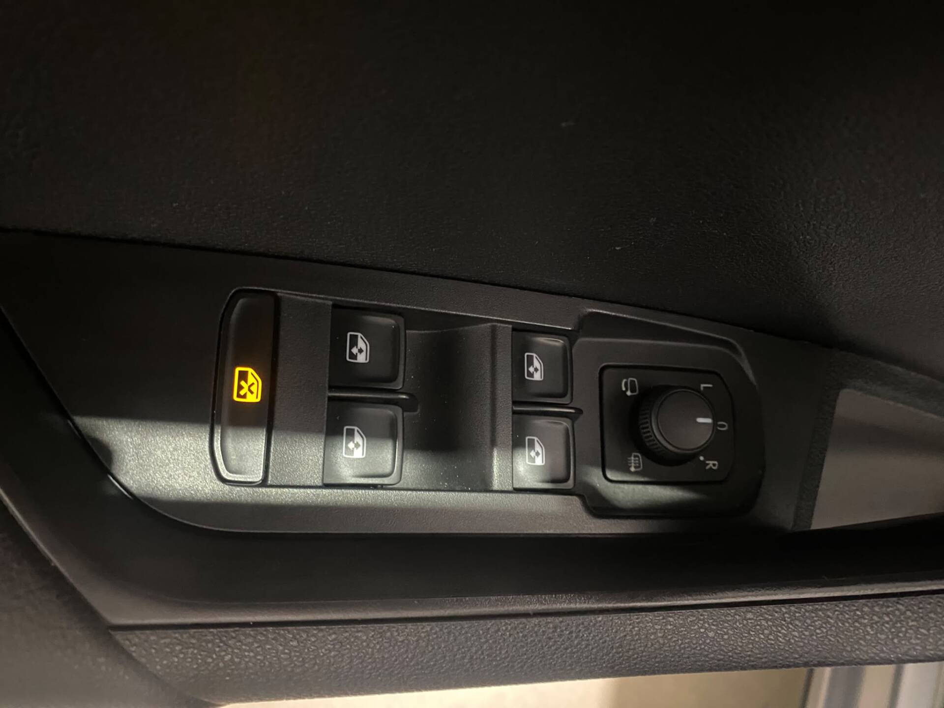 SKODA Karoq 2.0 TDI 116 cv DSG Ambition - Imagen 29