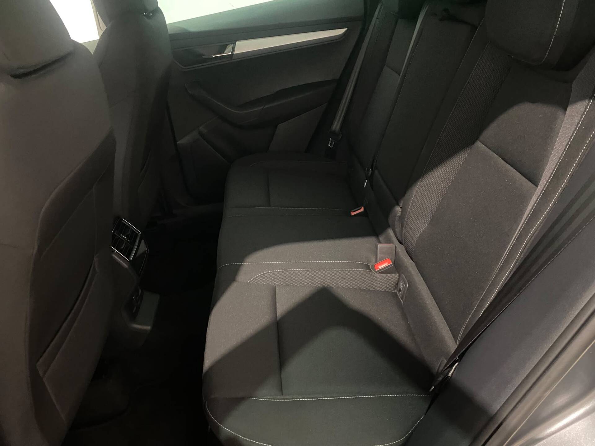 SKODA Karoq 2.0 TDI 116 cv DSG Ambition - Imagen 14
