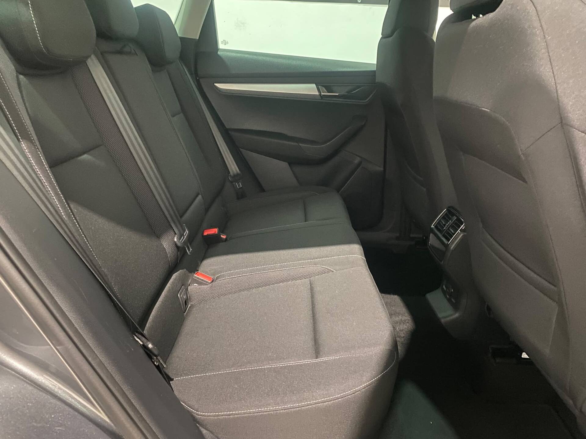 SKODA Karoq 2.0 TDI 116 cv DSG Ambition - Imagen 8